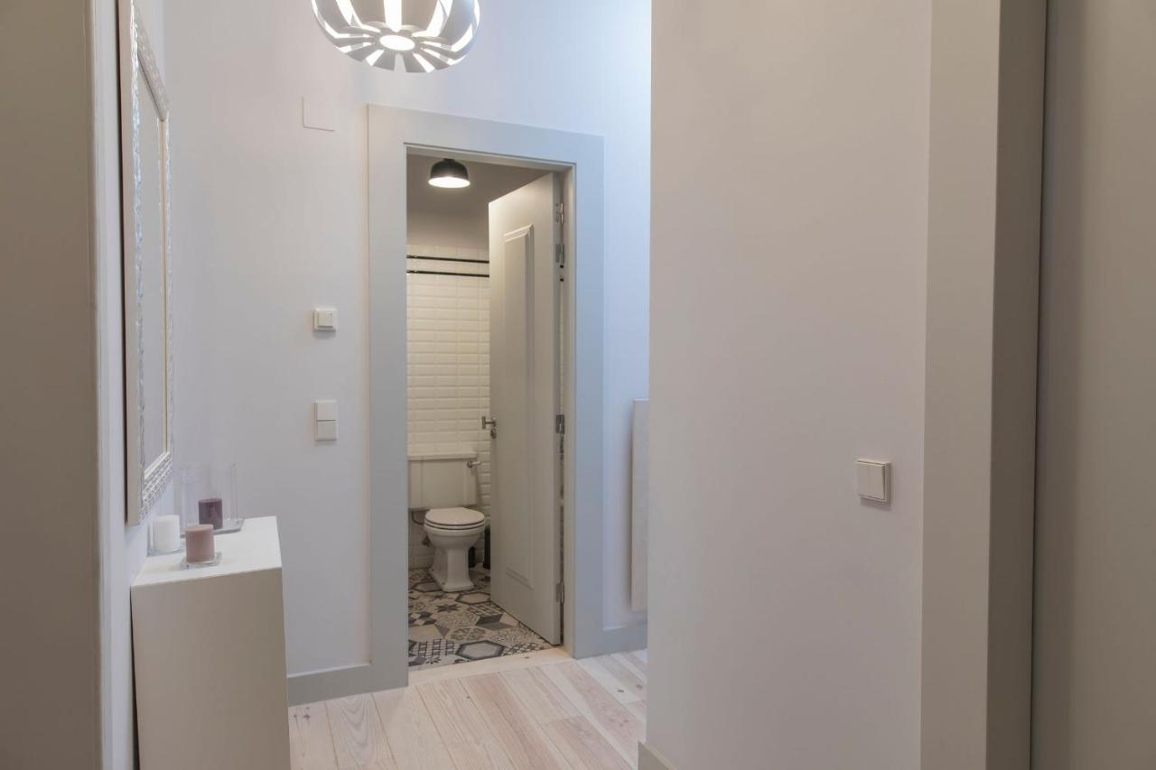Lovelystay - 3 Bedroom Downtown Wonderwall Lisbona Esterno foto